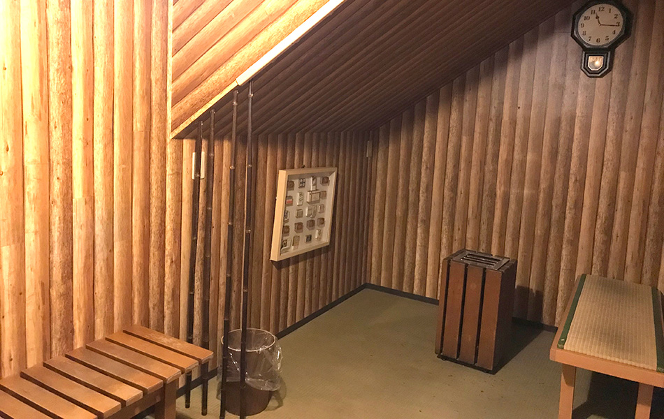 施設案内：喫煙室のホール写真